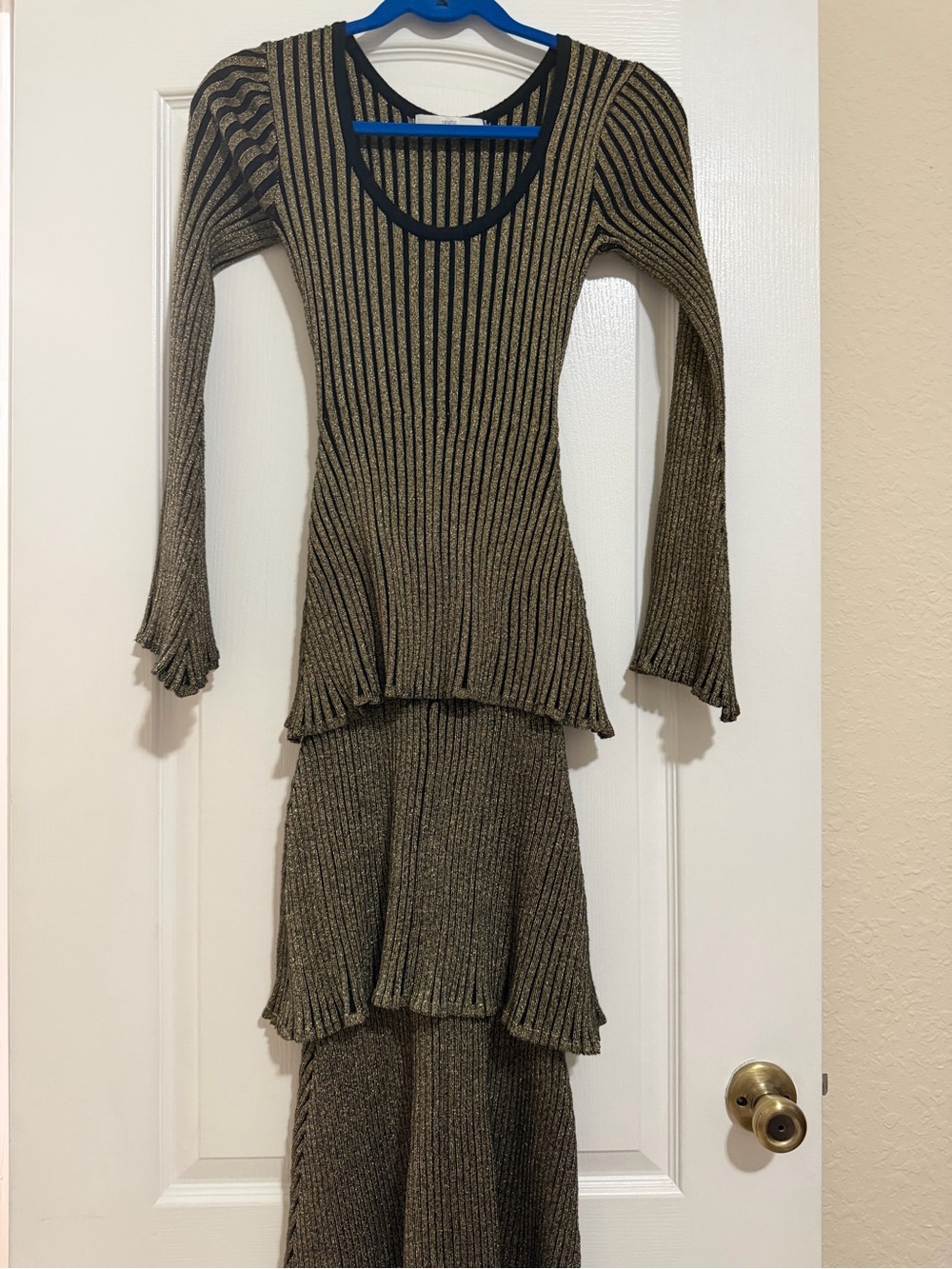 Metallic Ribbed V-Neck Sweater Top in Gold